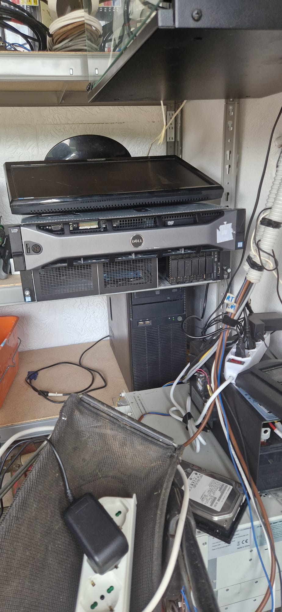 Un'altra foto dei server di laboratorio