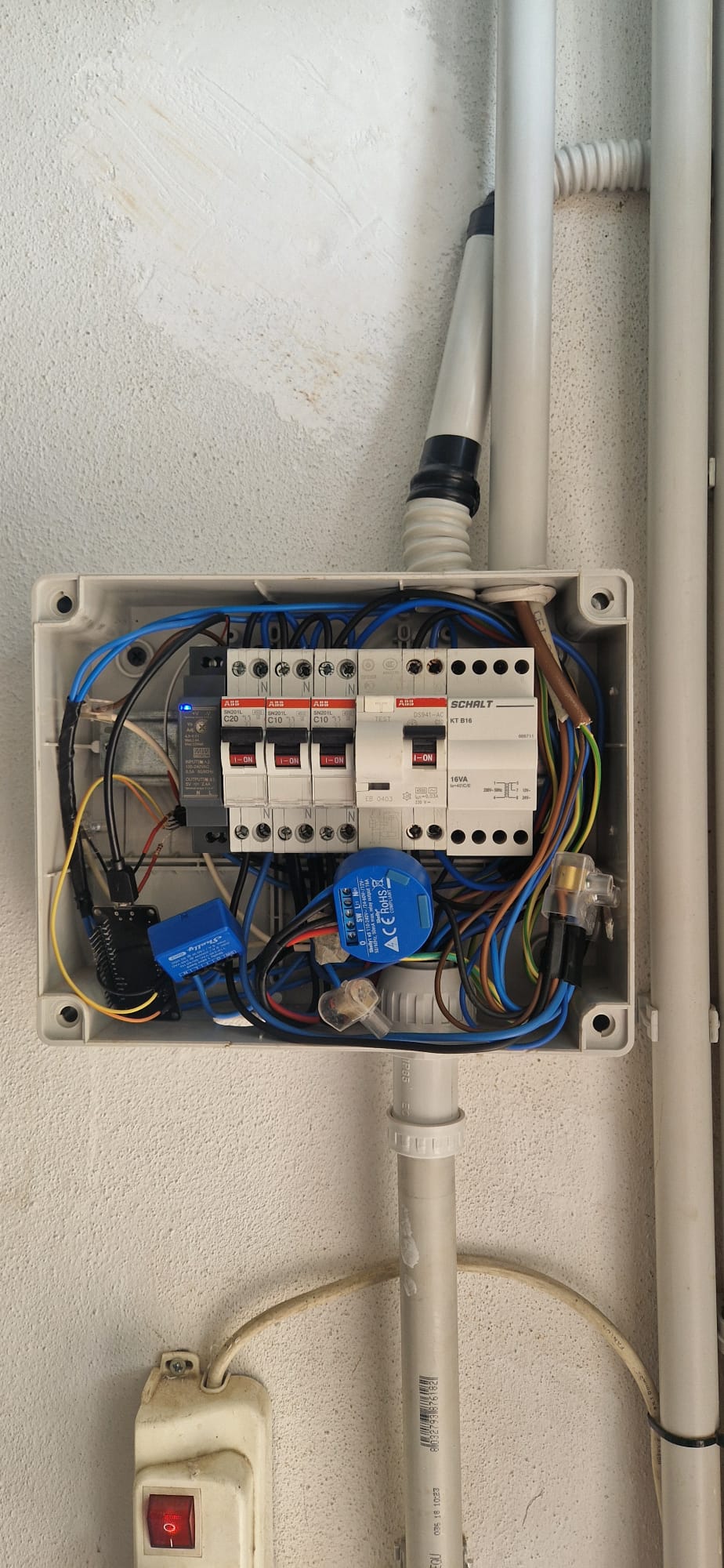 Quadro elettrico di protezione laboratorio / schede IoT per automazione luci/apertura cancello pedonale